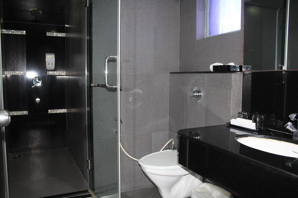 The Lotus Apartment Hotel, Burkit Road Chennai Exterior photo