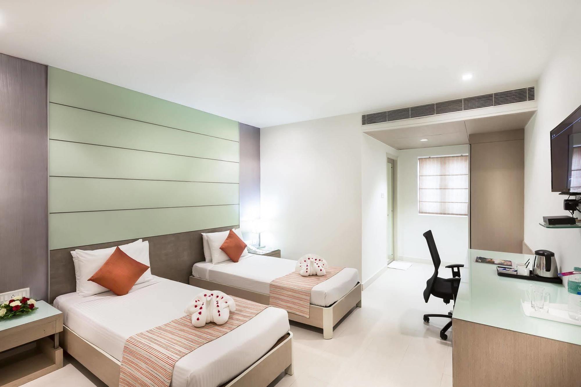The Lotus Apartment Hotel, Burkit Road Chennai Exterior photo