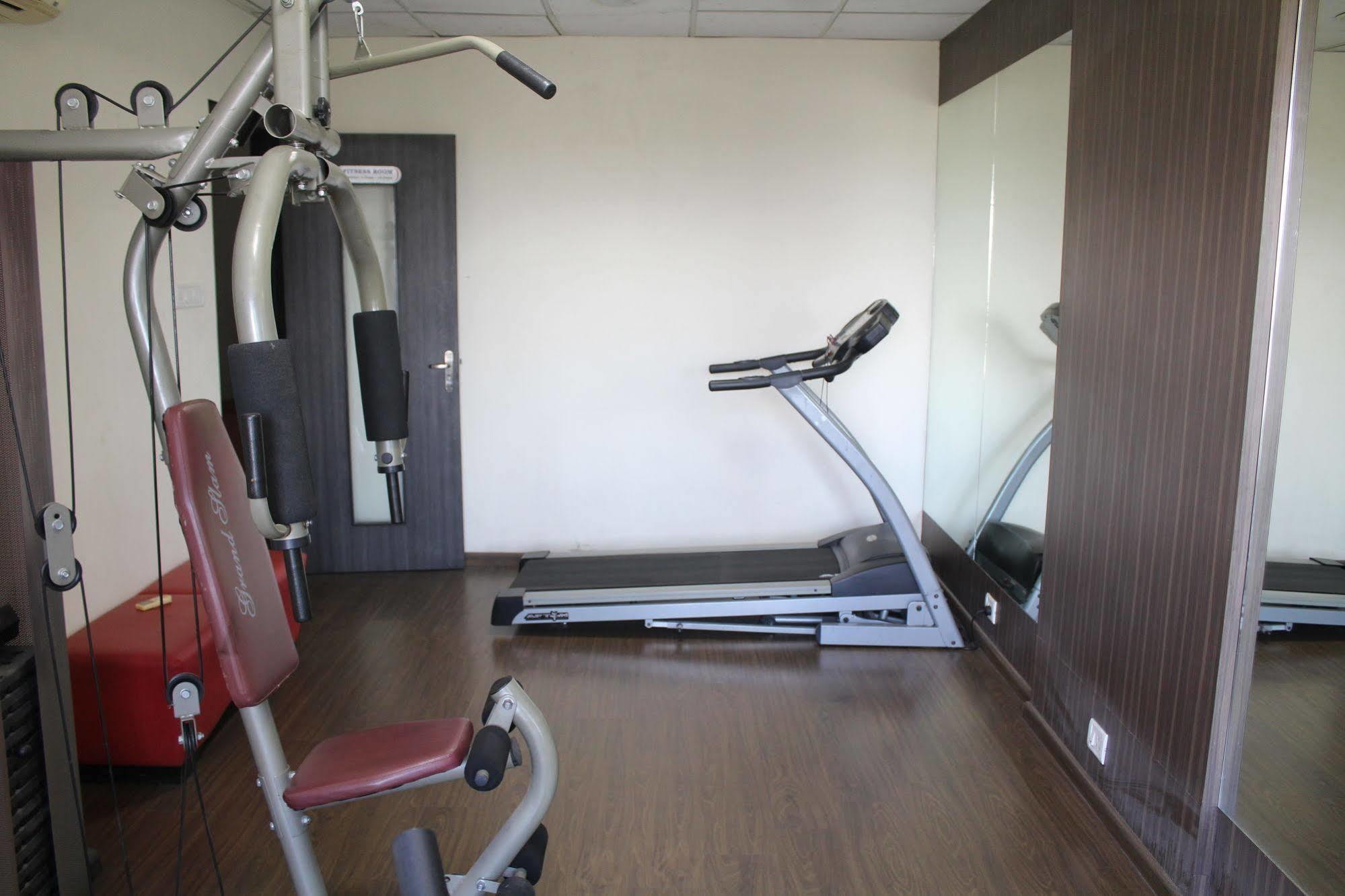 The Lotus Apartment Hotel, Burkit Road Chennai Exterior photo